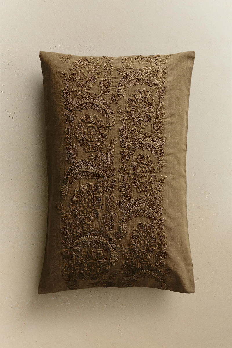 EMBROIDERED CUSHION COVER