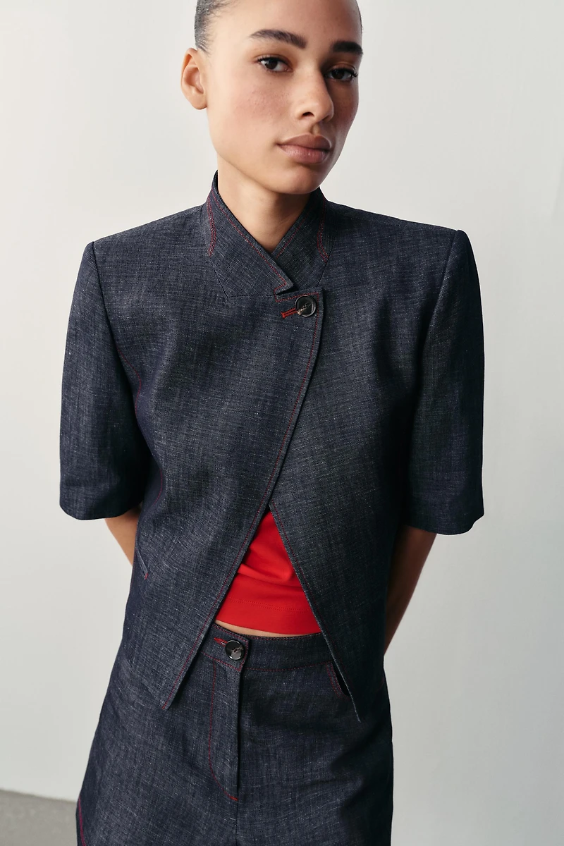 LINEN SHORT SLEEVE BLAZER WITH CONTRAST TOPSTITCHING