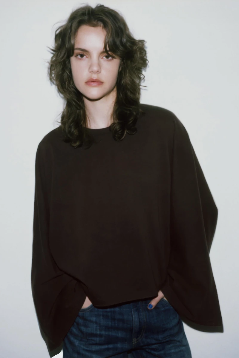 CAPE SLEEVE T-SHIRT