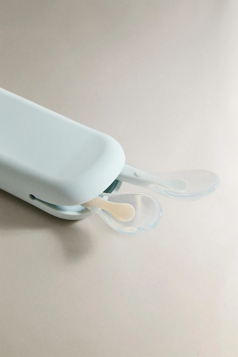 LOT DE 2 CUILLÈRES POUR ENFANT EN SILICONE