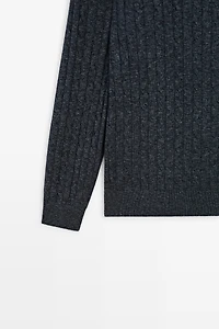 Cable knit round neck sweater