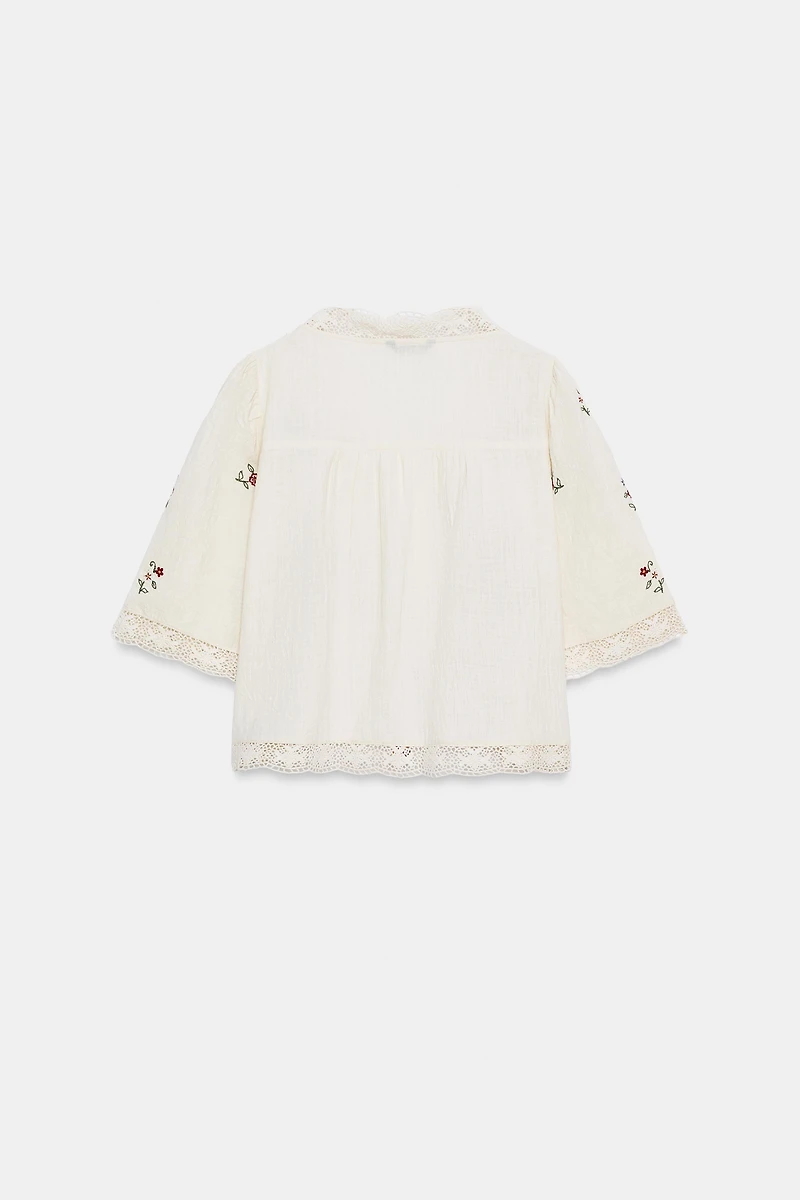 EMBROIDERED FLORAL TOP