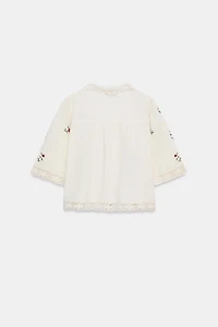 EMBROIDERED FLORAL TOP