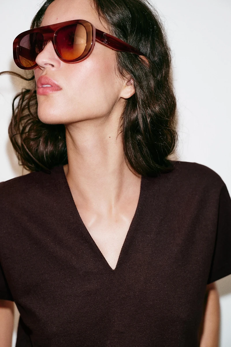 RUSTIC V-NECK T-SHIRT