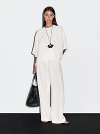 Short cape with seam details