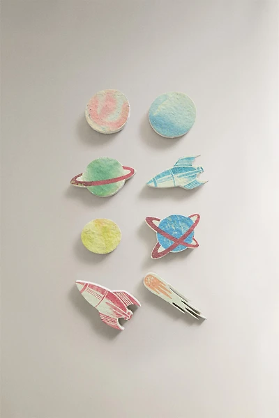KIDS' GLOW-IN-THE-DARK SPACE STICKERS