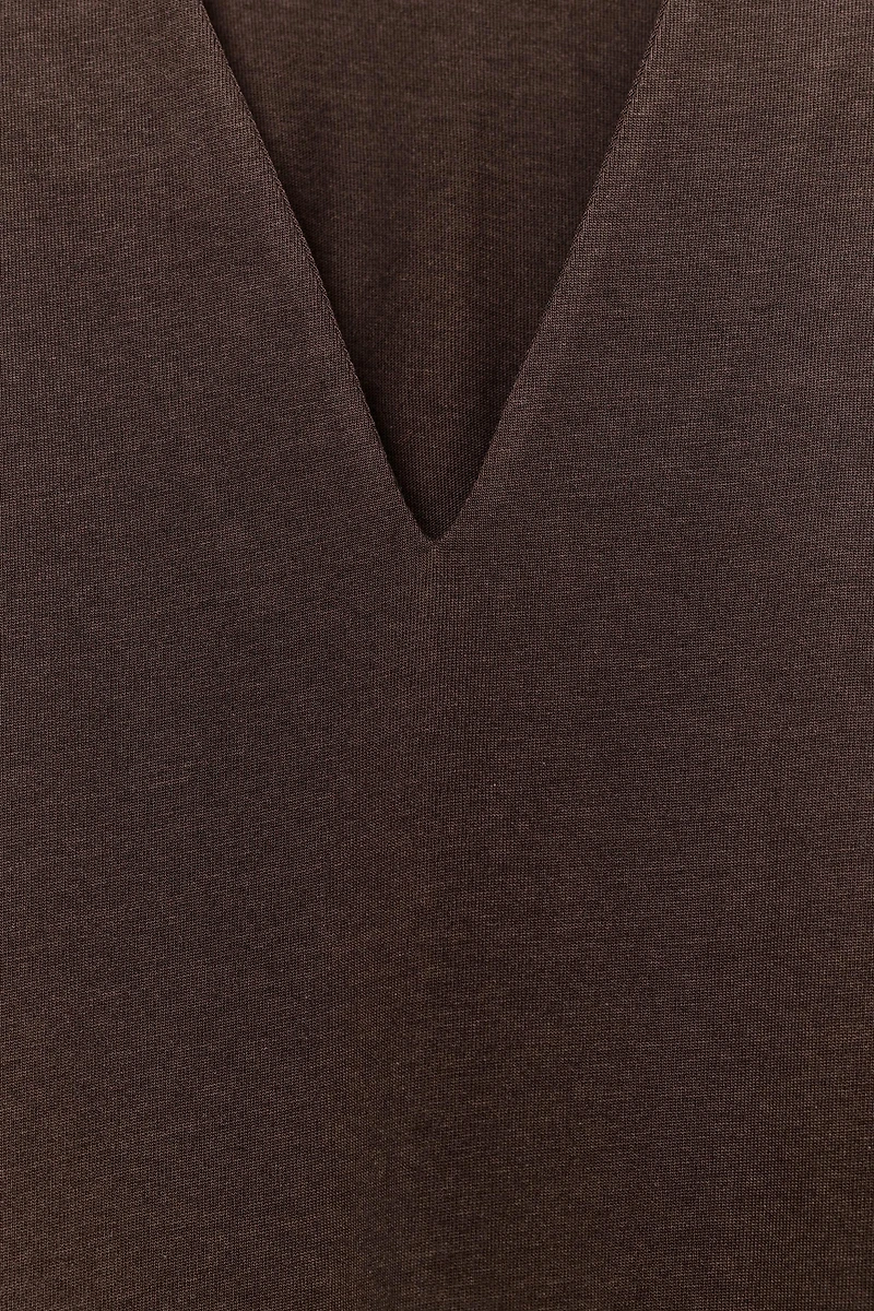 V-NECK T-SHIRT