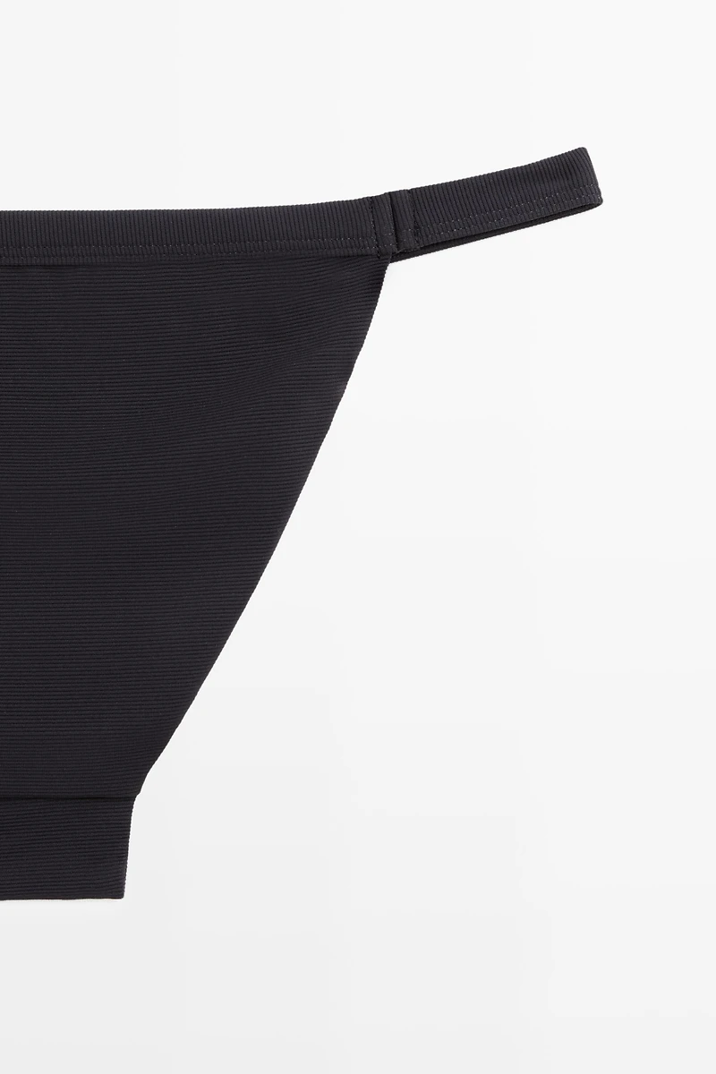 Triangle bikini bottoms