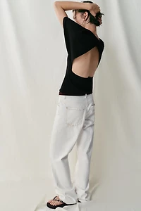 SHORT SLEEVE CUT OUT TOP