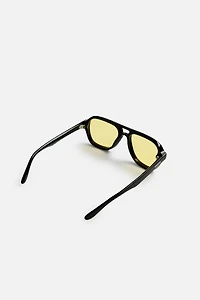 LUNETTES DE SOLEIL CARRÉES
