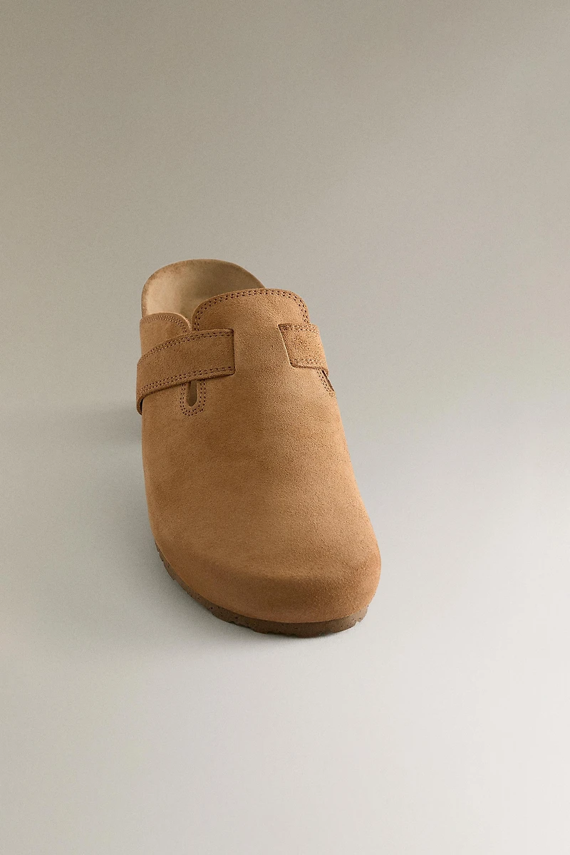 LEATHER CLOGS WITH STRAP