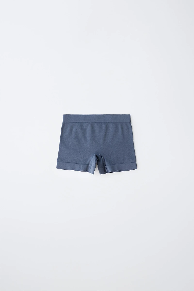 AGES 8-14 / THREE-PACK SEAMLESS BOYSHORTS