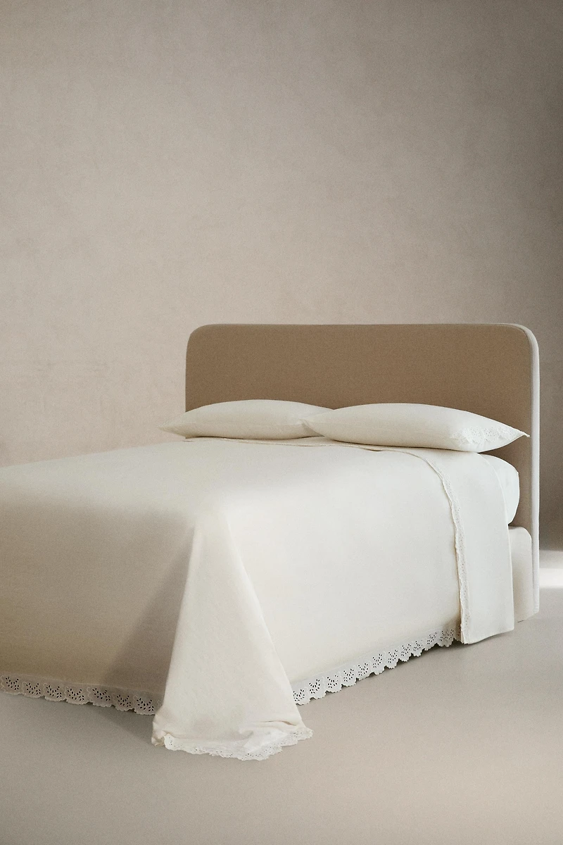 FLAT SHEET WITH EMBROIDERED TRIM