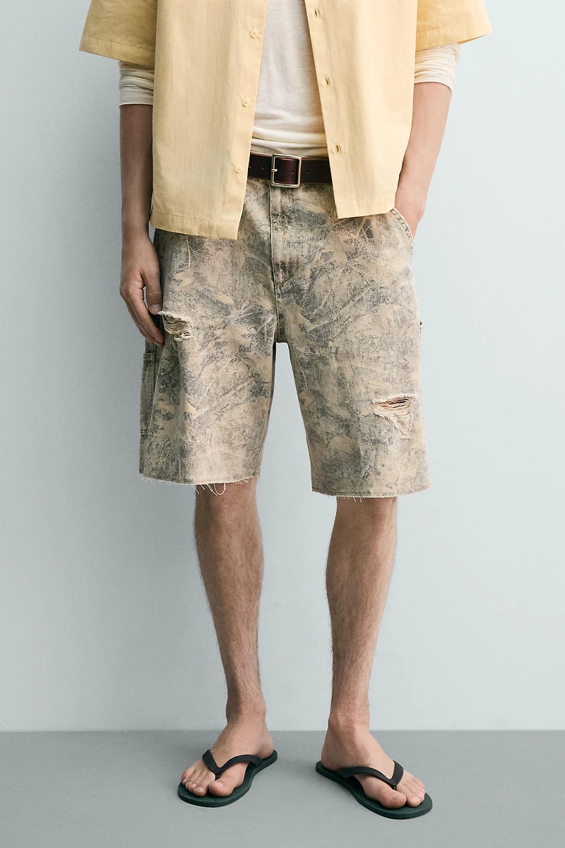 BERMUDA RELAXED FIT IMPRIMÉ ABSTRAIT DÉLAVÉ