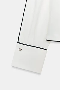 CONTRAST PIPING CREPE BLOUSE