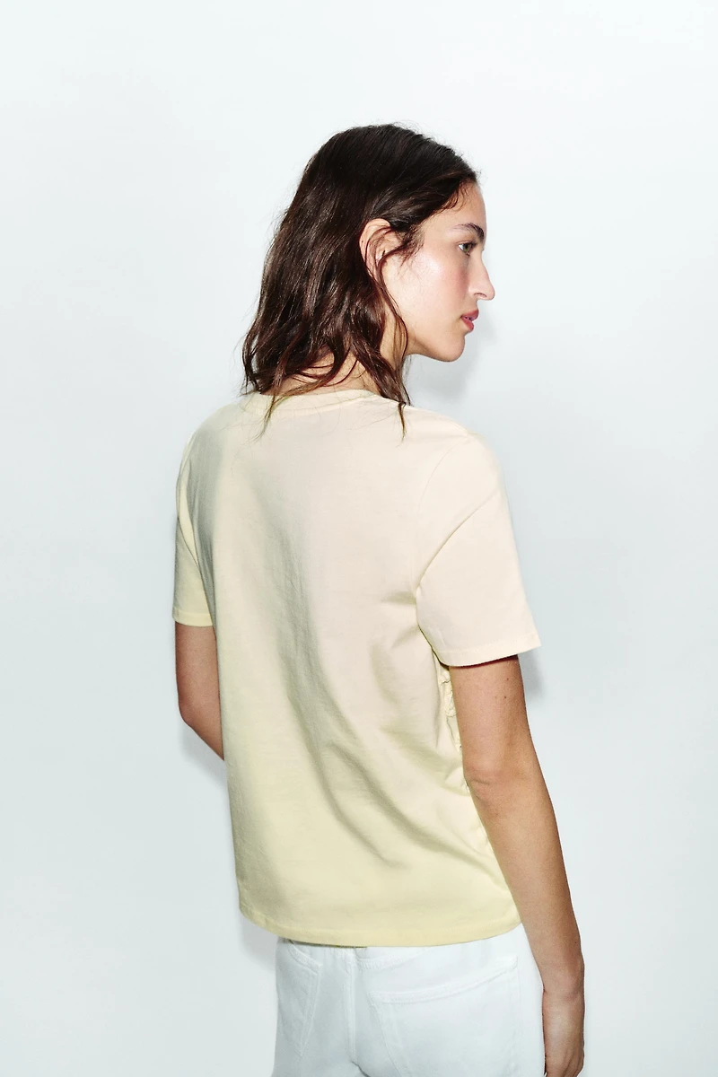 RAISED FLOWER T-SHIRT