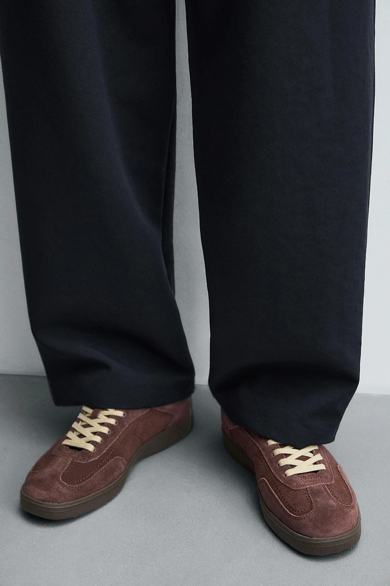 CONTRAST SOLE LEATHER SNEAKERS