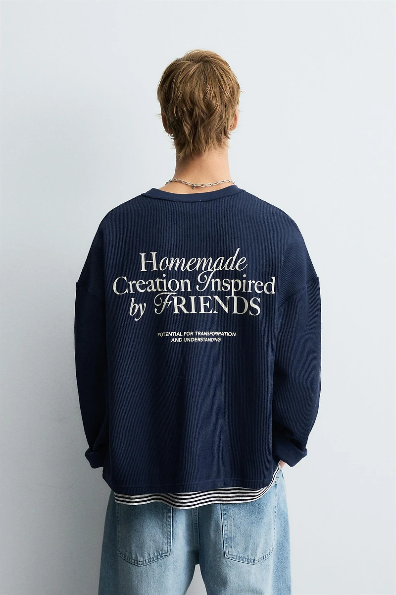TEXTURED TEXT SWEATSHIRT