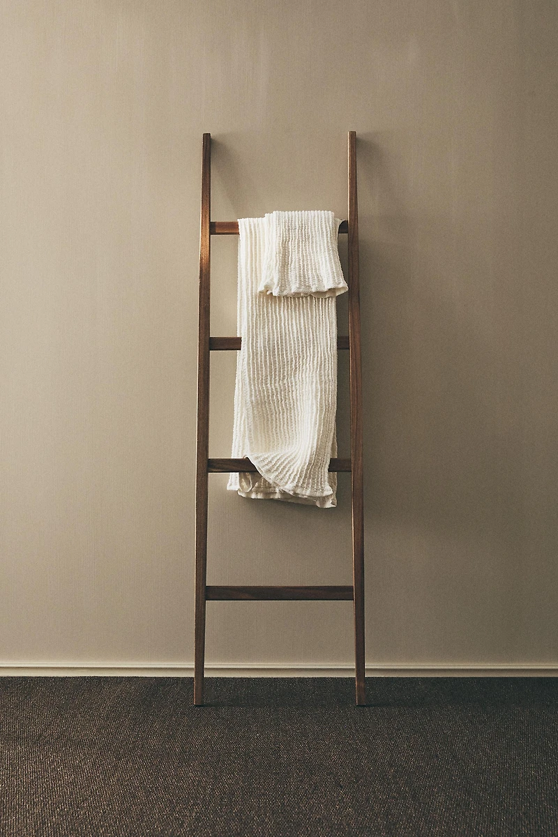 ACACIA TOWEL RACK