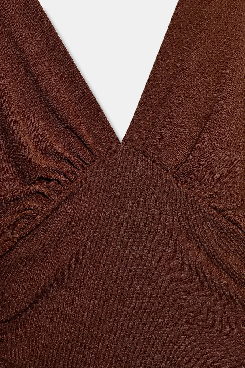 TEXTURED V-NECK TOP