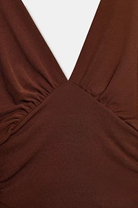 TEXTURED V-NECK TOP