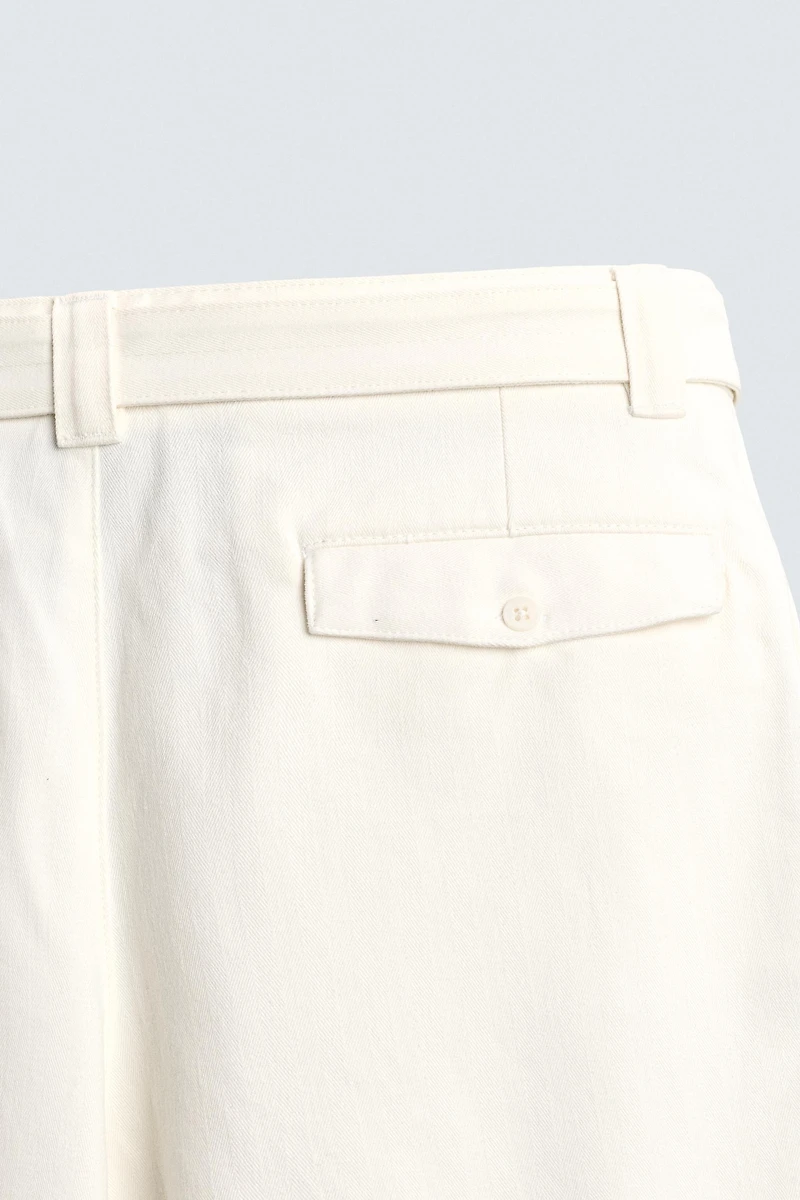 RELAXED FIT PLEATED BELTED SHORTS