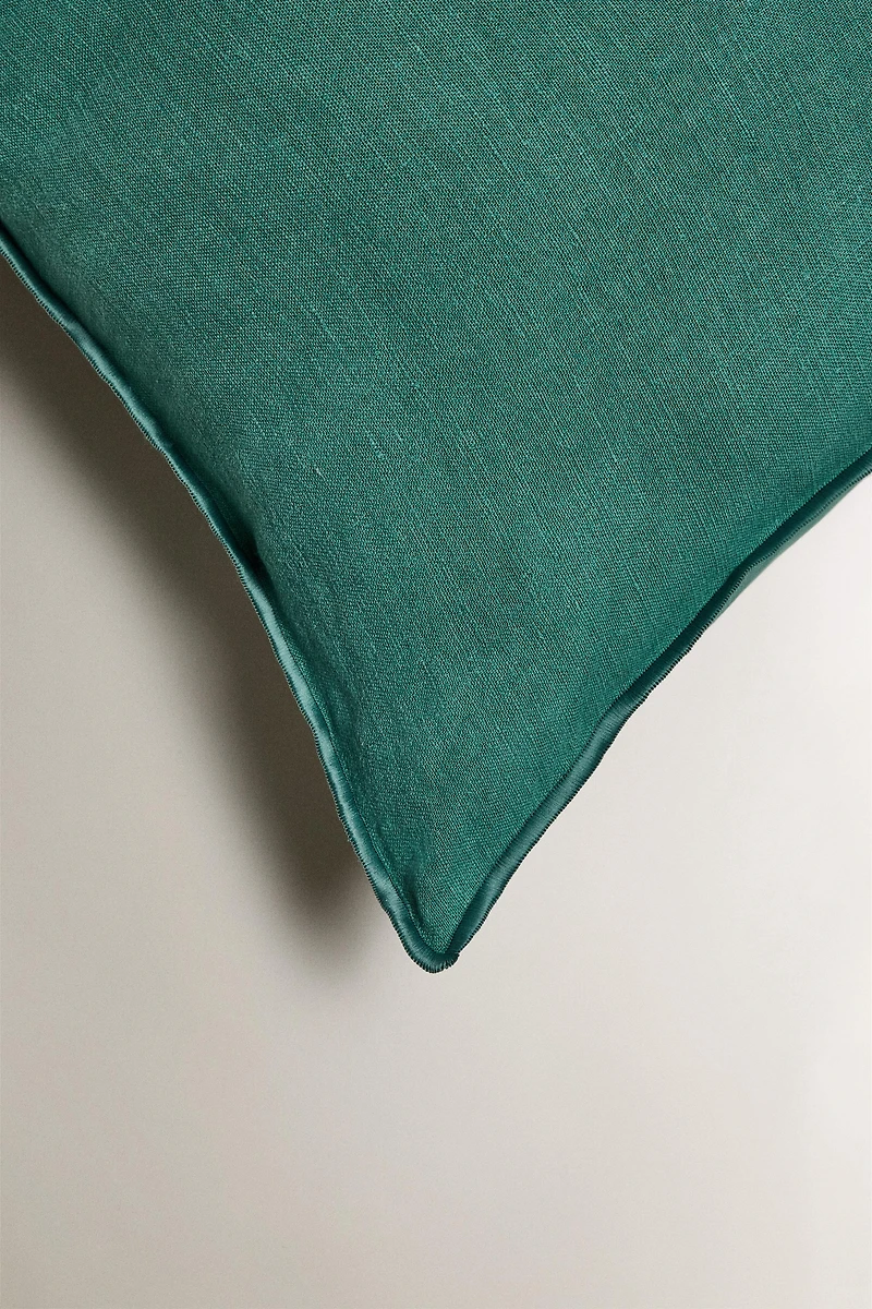 THROW PILLOW COVER WITH OVERLOCK
