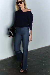 ASYMMETRIC LEATHER BUCKET BAG