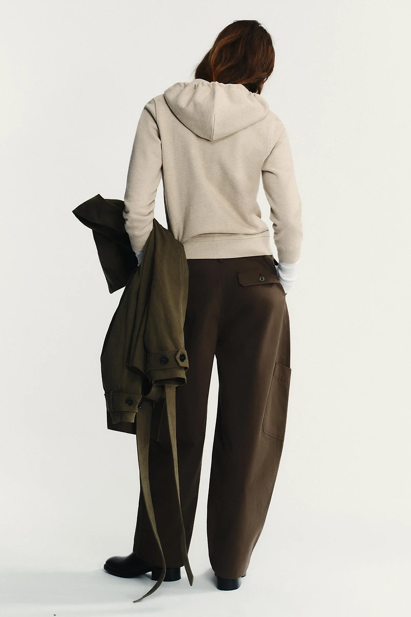 HOODED SWEATSHIRT