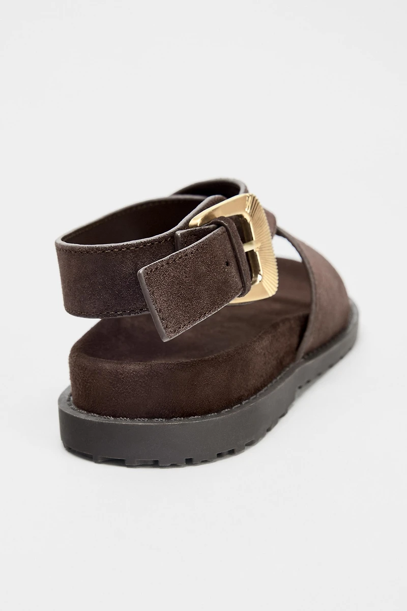 SUEDE TOE LOOP BUCKLE SANDALS