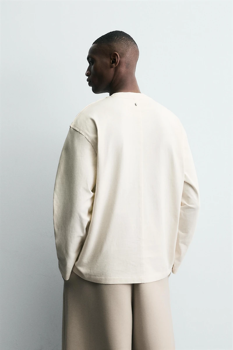 HEAVYWEIGHT LONG SLEEVE T-SHIRT WITH STUD