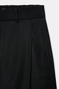 FLOWY PLEATED PANTS