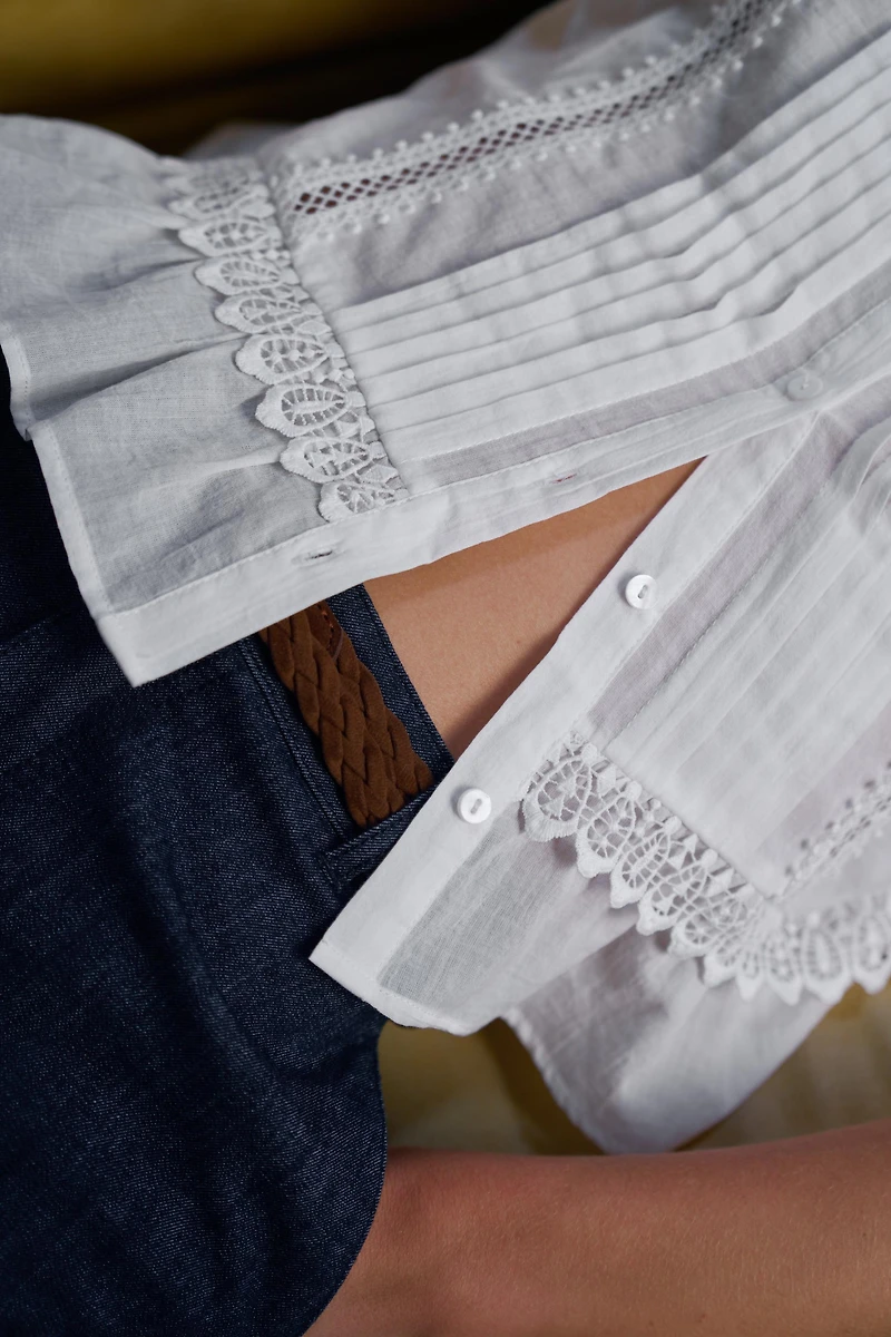 RUFFLED LACE BLOUSE