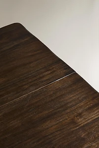 LOW-LEGGED COFFEE TABLE