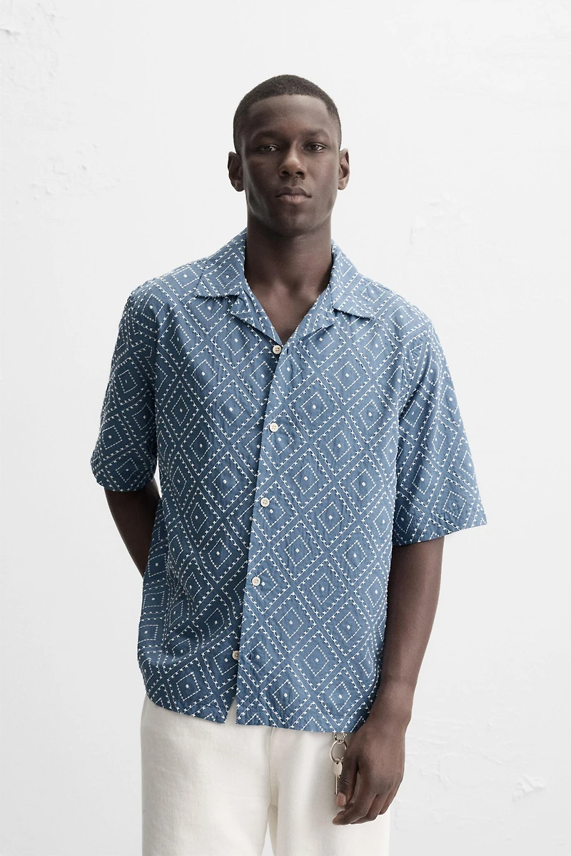 CONTRAST EMBROIDERY SHIRT