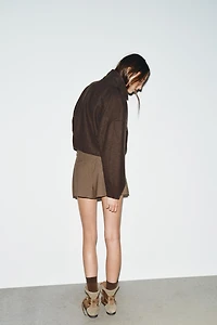 PLEATED BUTTON SHORTS