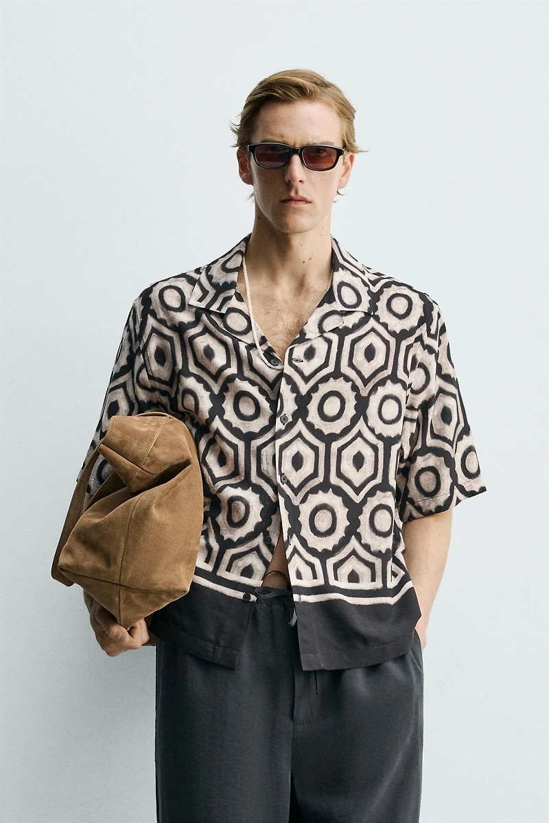 CONTRAST GEOMETRIC PRINT SHIRT