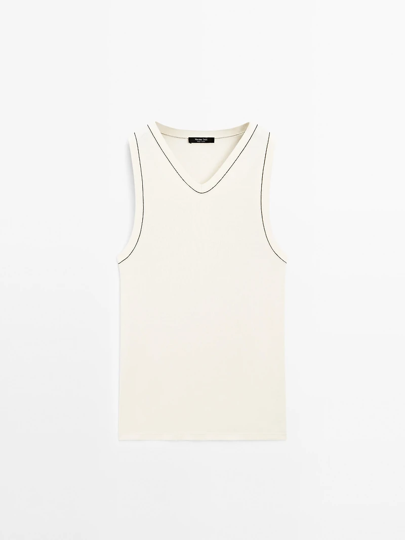 100% cotton T-shirt with contrast detail