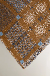 GEOMETRIC DESIGN BLANKET