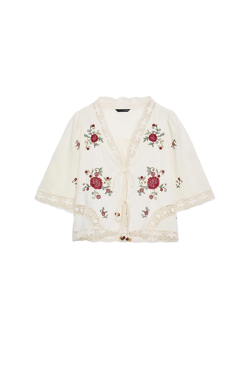 EMBROIDERED FLORAL TOP