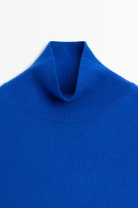 100% cashmere high neck knit sweater