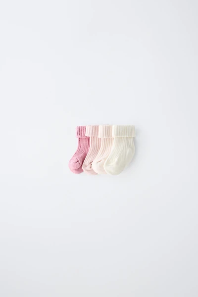 FOUR-PACK OF COLORED SOCKS A BOX