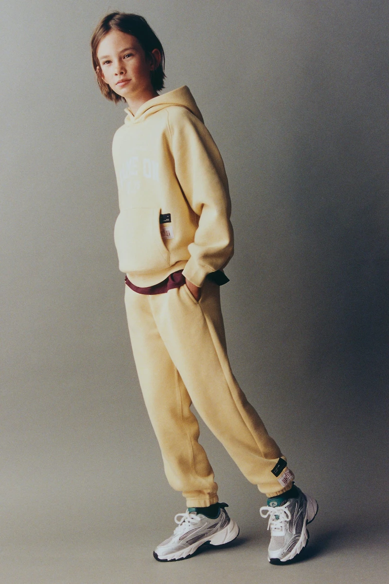 TEXT HOODIE SWEATSHIRT