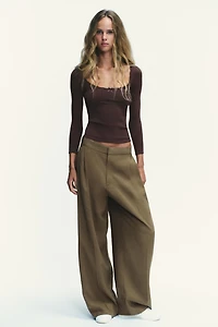 TOP SANS COUTURE CÔTELÉ AVEC NŒUD