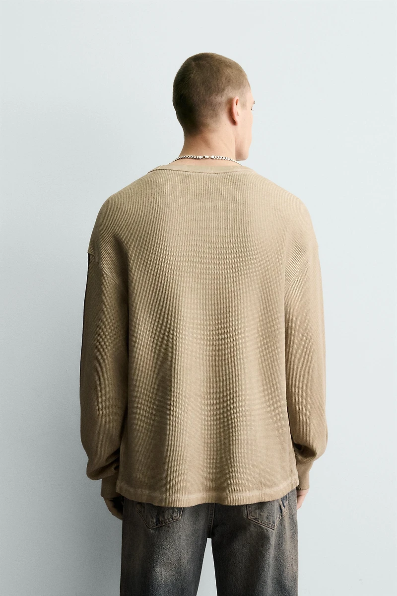 PRINTED WAFFLE WEAVE SWEATSHIRT