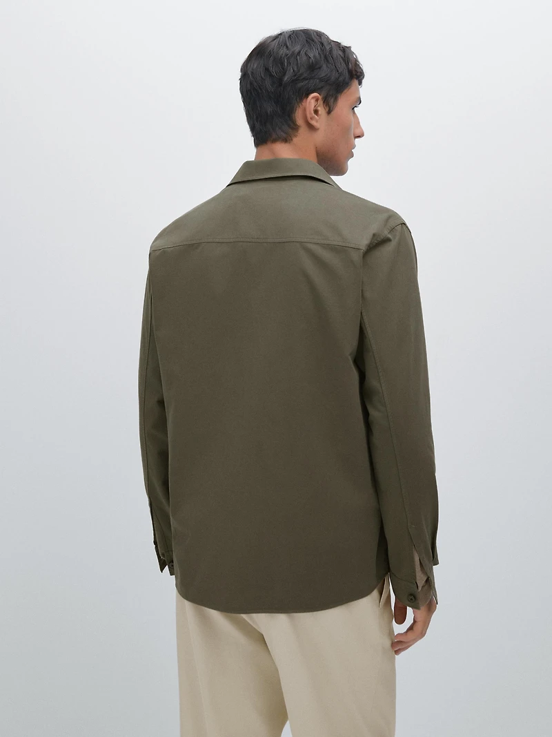 100% cotton shirt with pocket detail