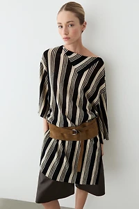 Pull en maille style tunique rayé