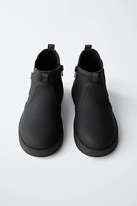 RUBBERIZED BOOTS