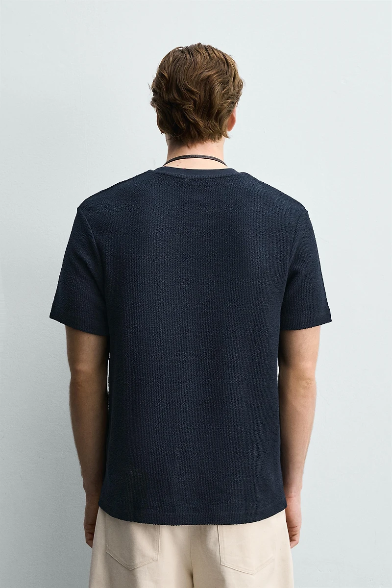REGULAR FIT TEXTURED T-SHIRT