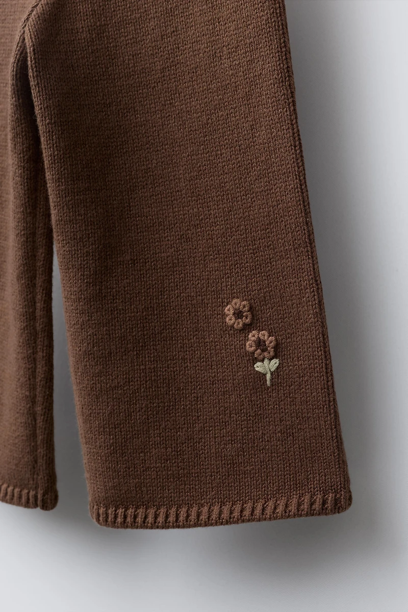 EMBROIDERED FLORAL KNIT PANTS